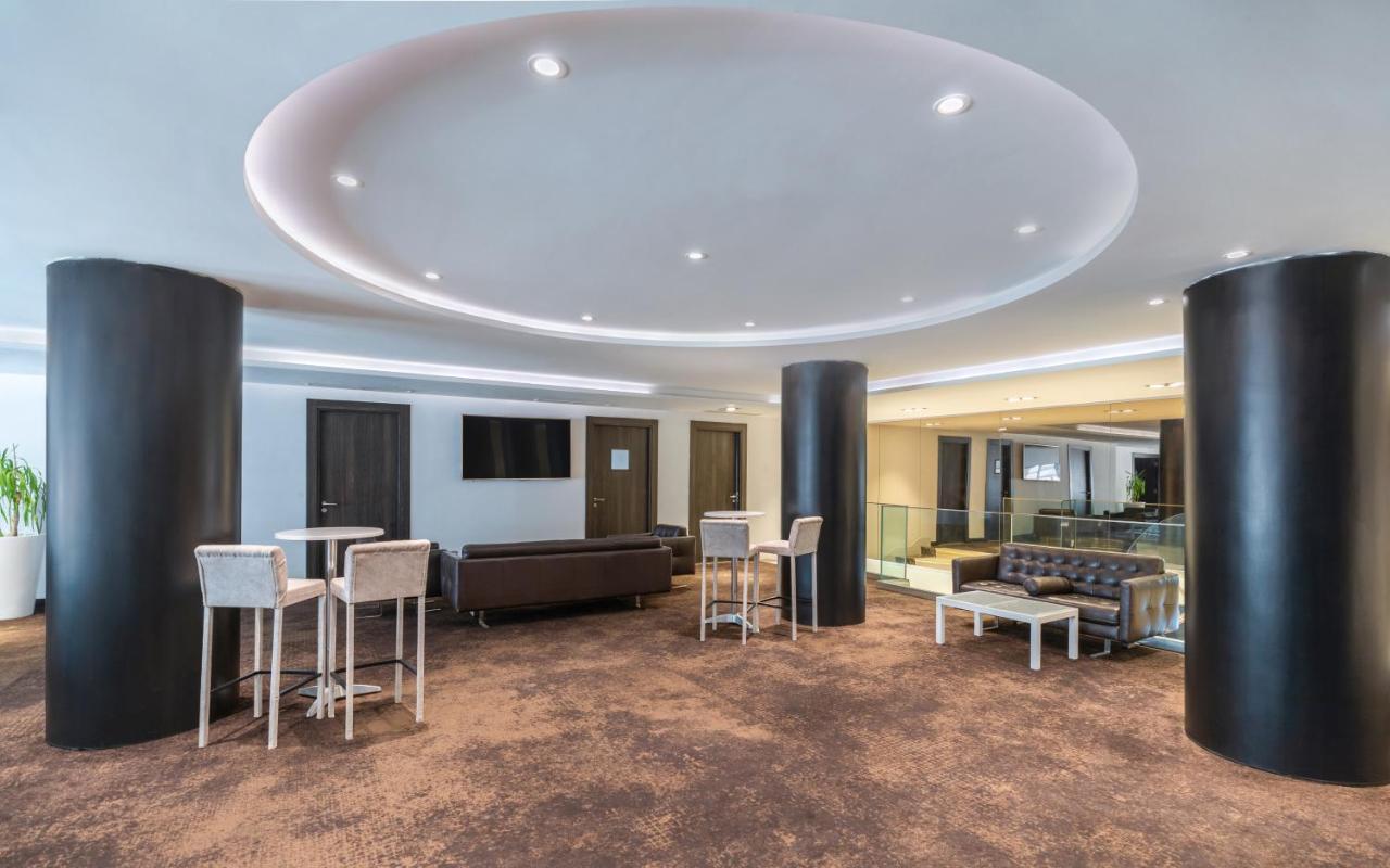 Radisson Hotel Szfaksz Kültér fotó The lounge at the airport