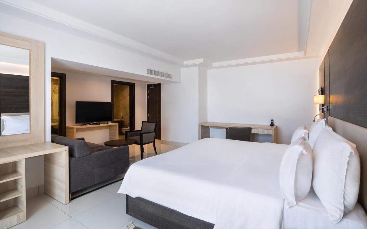 Radisson Hotel Szfaksz Kültér fotó Suite