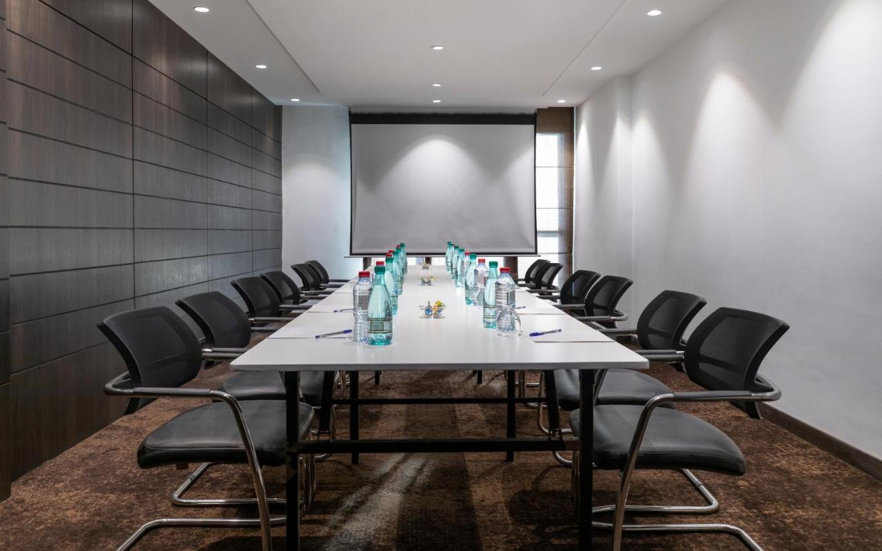 Radisson Hotel Szfaksz Kültér fotó Meeting room