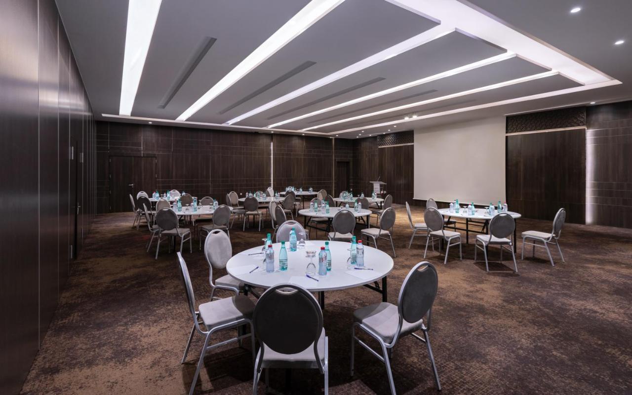 Radisson Hotel Szfaksz Kültér fotó Meeting room