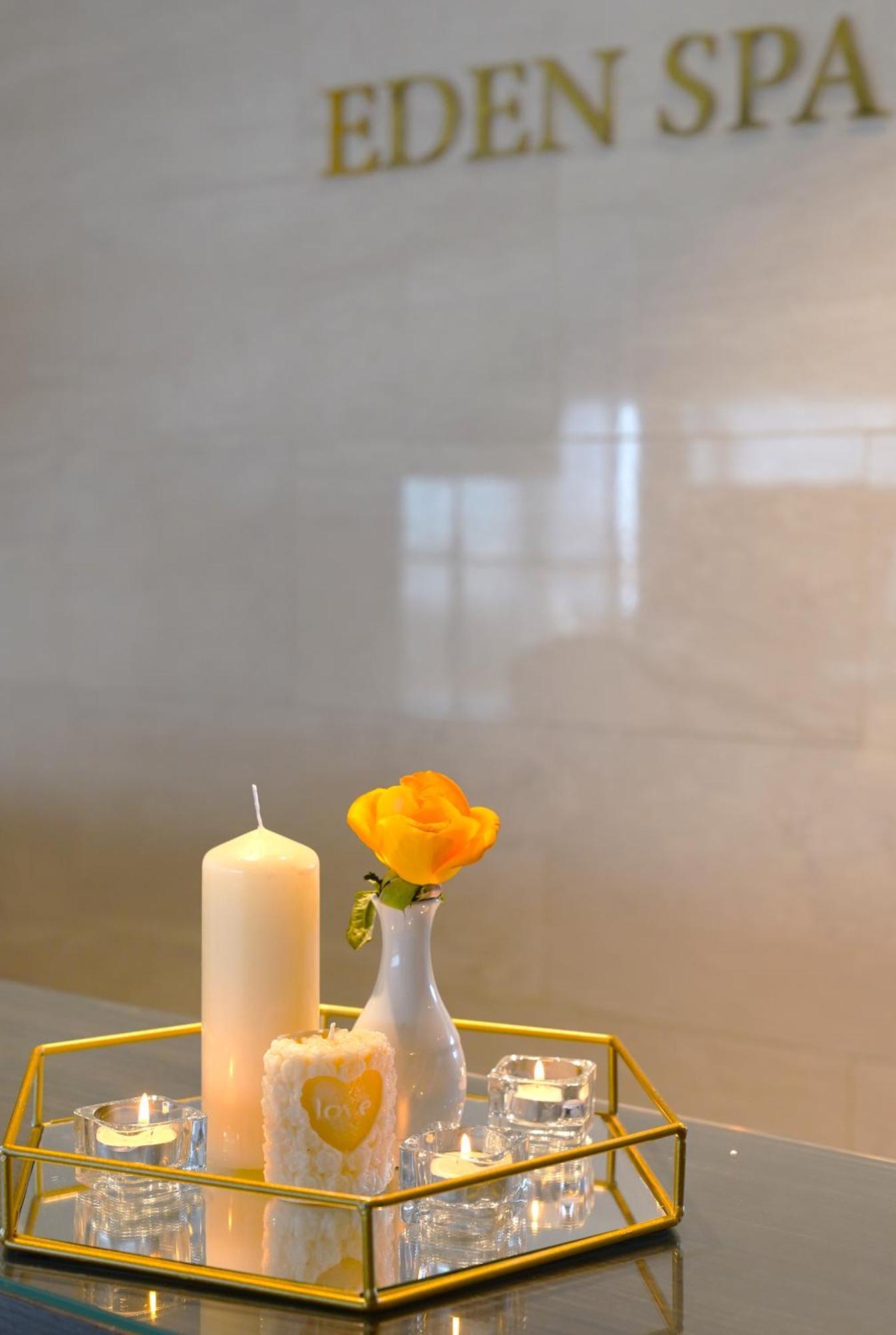 Radisson Hotel Szfaksz Kültér fotó Candle and rose at the memorial service for victims of the 2011 Christchurch earthquake