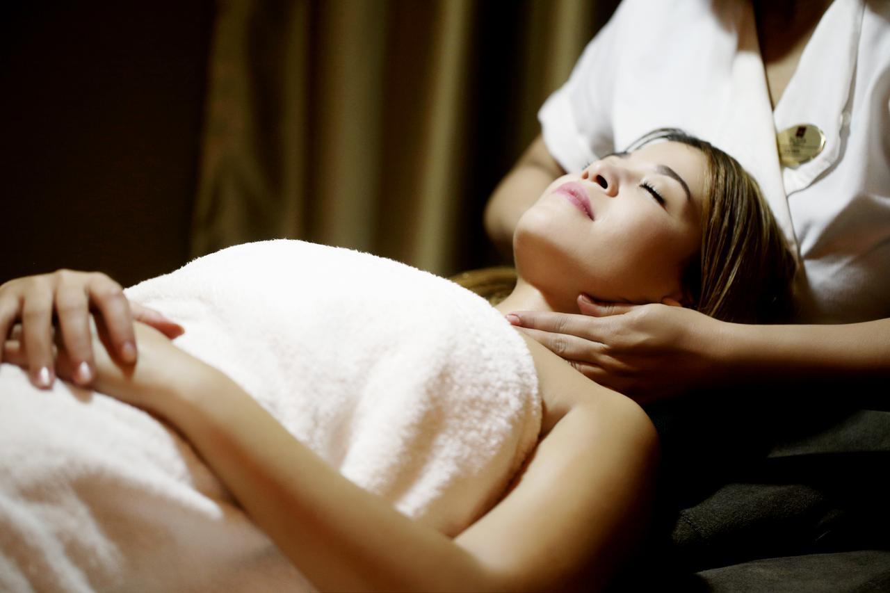 Radisson Hotel Szfaksz Kültér fotó Thai massage