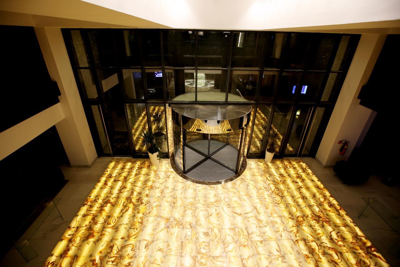 Radisson Hotel Szfaksz Kültér fotó The lobby of the hotel