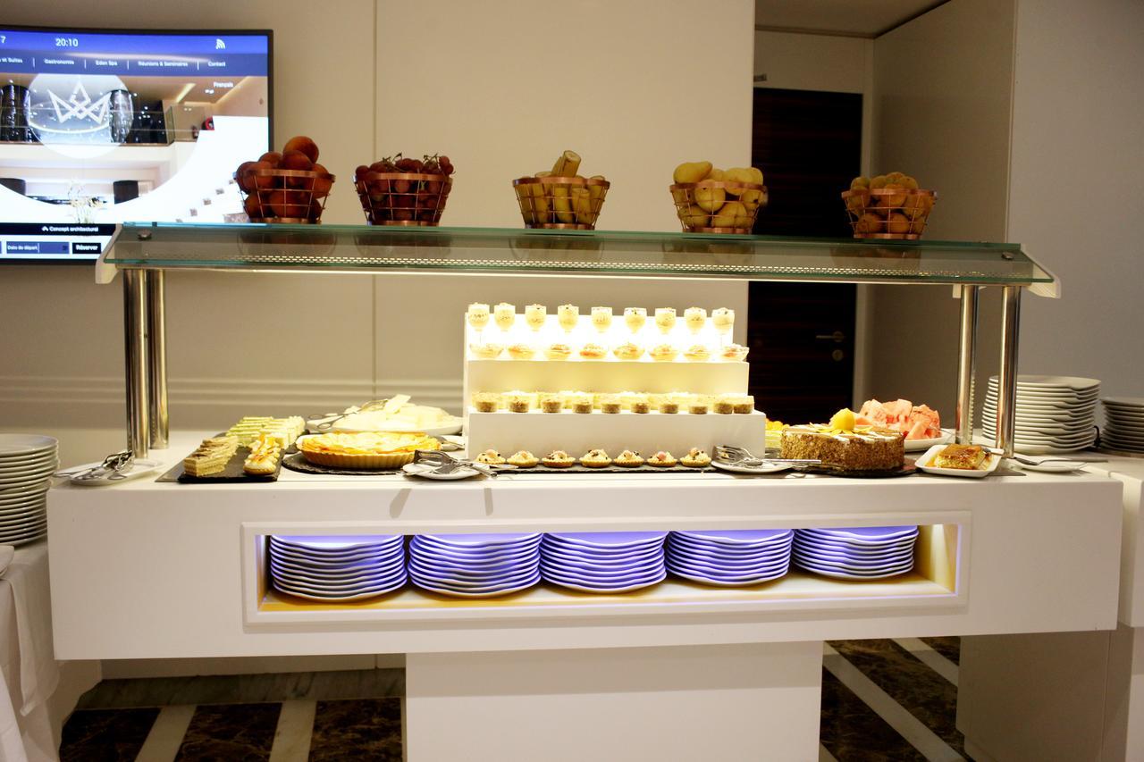 Radisson Hotel Szfaksz Kültér fotó A dessert buffet