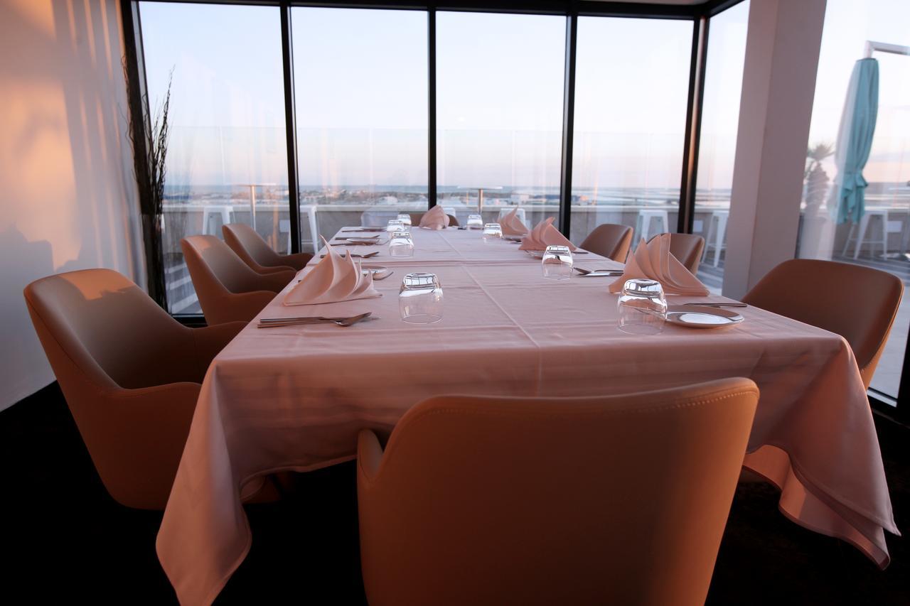 Radisson Hotel Szfaksz Kültér fotó Restaurant